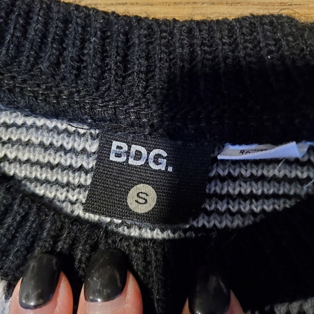 Sweater - Picture 5 of 5